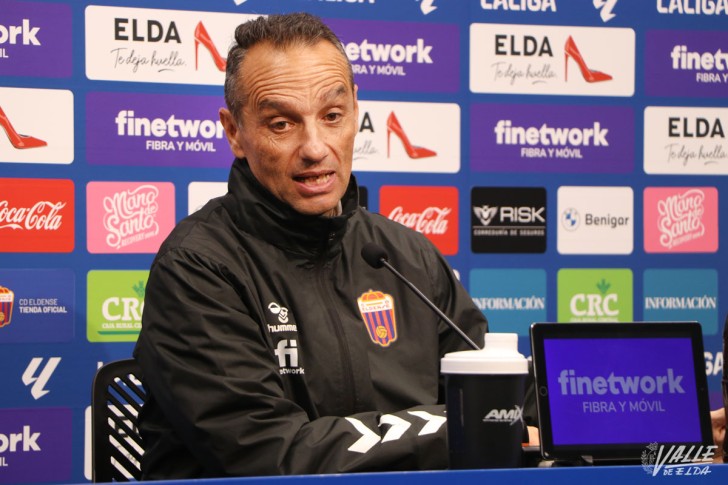 Jos&eacute; Luis Oltra: "El entorno conoce la importancia del encuentro ante el Sporting y eso me emociona"