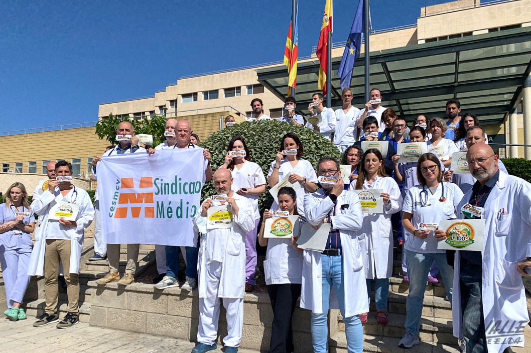 Contin&uacute;a la huelga m&eacute;dica: &ldquo;La sanidad p&uacute;blica se desmorona y los pol&iacute;ticos no hacen nada para salvarla&rdquo;