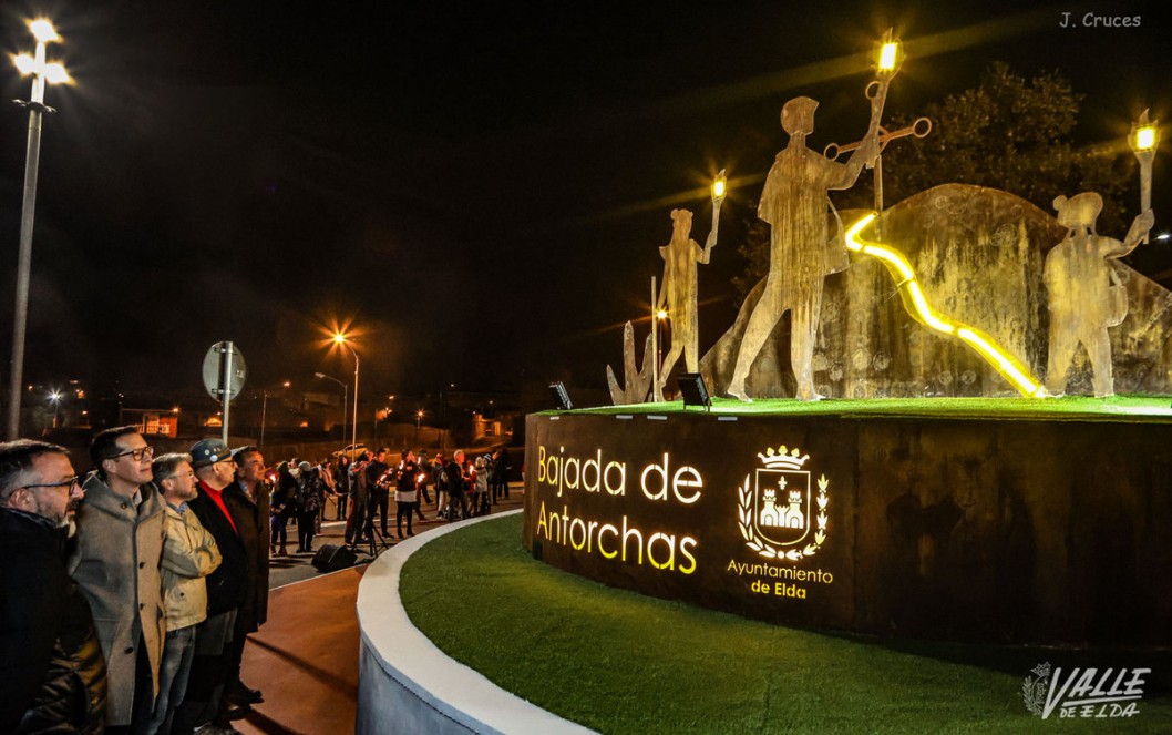 Un homenaje a las seis décadas de la Bajada de antorchas Un homenaje a las seis décadas de la Bajada de antorchas