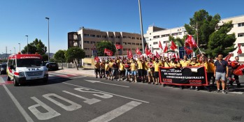 Los conductores de ambulancias de toda la provincia se manifiestan en Elda por un convenio justo