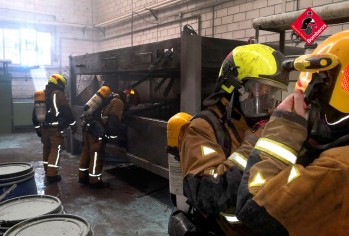 Incendio en una m&aacute;quina de pieles de Campo Alto
