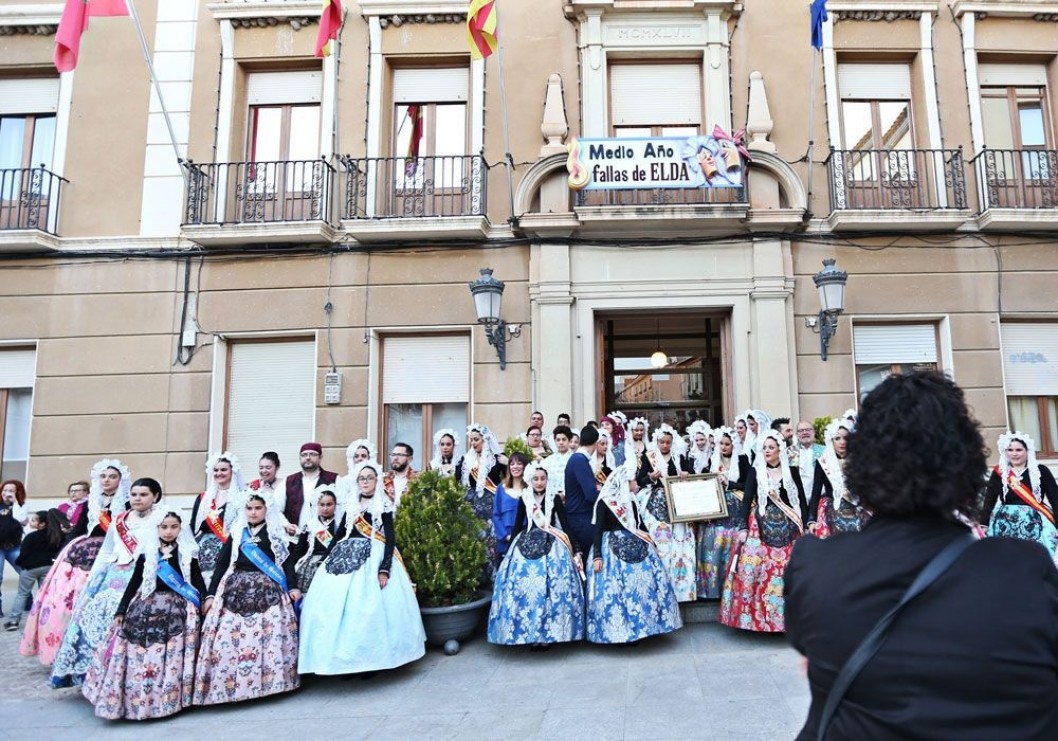El PP echa en falta la decoración del Ayuntamiento por Semana Santa "como se hace en el resto de fiestas" El PP echa en falta la decoración del Ayuntamiento por Semana Santa "como se hace en el resto de fiestas"