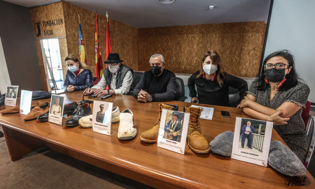 Paco Torreblanca dona unos zapatos al Museo del Calzado Paco Torreblanca dona unos zapatos al Museo del Calzado