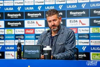 Fernando Est&eacute;vez: &ldquo;Ha sido una derrota dolorosa que nos acerca al abismo&rdquo;