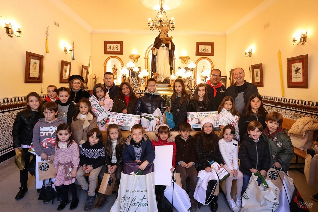 Los pequeños recogen los premios del 7º Concurso de dibujo sobre San Antón de Valle de Elda Los pequeños recogen los premios del 7º Concurso de dibujo sobre San Antón de Valle de Elda