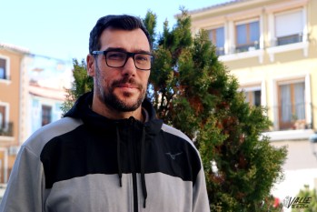 Gede&oacute;n Guardiola, jugador de balonmano: "Petrer siempre se ha volcado con nosotros, me encanta llevar su nombre a donde vamos"