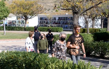 Eldenses y petrerenses viven un D&iacute;a de Todos los Santos sin aglomeraciones en los cementerios