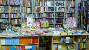 Ac&eacute;rcate a una librer&iacute;a y compra libros