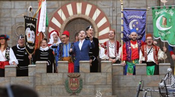 Elda aprueba los convenios con la Junta Central de Moros y Cristianos y la Cofrad&iacute;a de los Santos Patronos