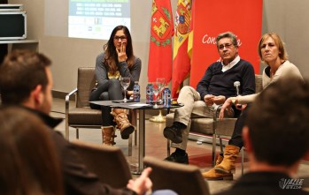 Las exjugadoras Diana Box e Isabel Ortu&ntilde;o visibilizan la desigualdad en el mundo del deporte