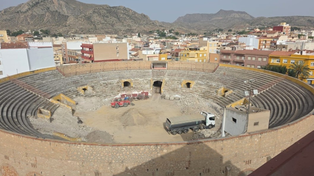 Contin&uacute;an los trabajos de reforma de la Plaza Toros