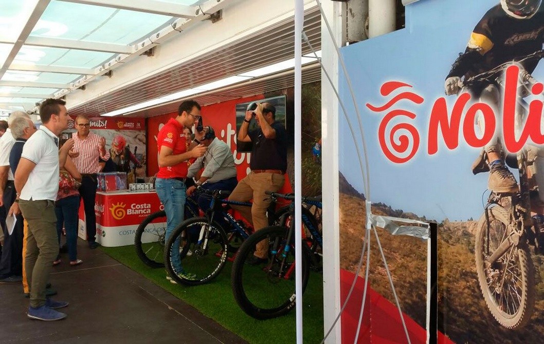 Elda acoge la plataforma móvil "No limits" con juegos y una experiencia virtual de la Vuelta Ciclista a España Elda acoge la plataforma móvil "No limits" con juegos y una experiencia virtual de la Vuelta Ciclista a España