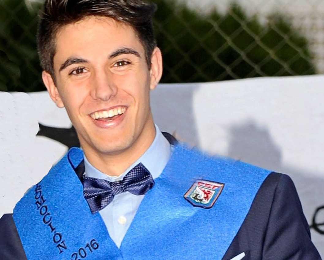 Clemente Juan, estudiante de Sagrada Familia, obtiene la nota más alta en la PAU de Alicante Clemente Juan, estudiante de Sagrada Familia, obtiene la nota más alta en la PAU de Alicante