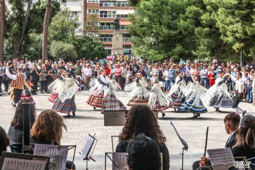 Cientos de personas festejan el primer siglo de La Fraternidad y el D&iacute;a de la Comunidad