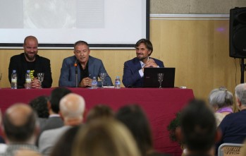 Multitudinaria presentaci&oacute;n del libro "99 Pliegues" de Rafael Carcel&eacute;n