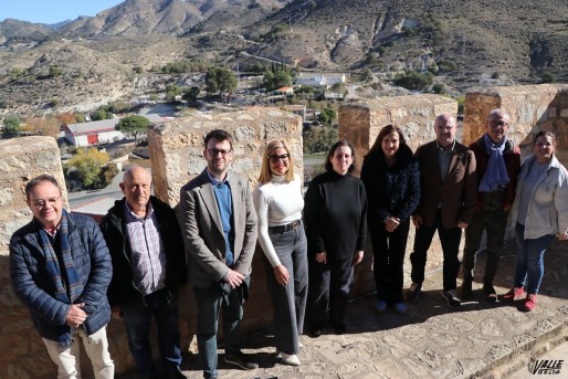 Secretaria auton&oacute;mica de Cultura, Pilar T&eacute;bar: "El castillo es una se&ntilde;a de identidad de Petrer"