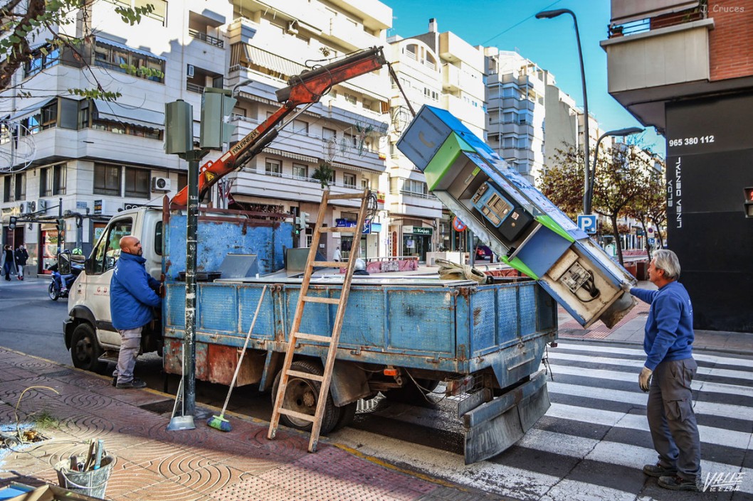 Comienza la retirada de las cabinas telefónicas en Elda Comienza la retirada de las cabinas telefónicas en Elda
