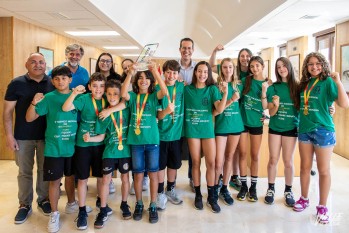 Rub&eacute;n Alfaro recibe a los 10 j&oacute;venes ganadores del V Torneo Nacional Track&acute;athlon
