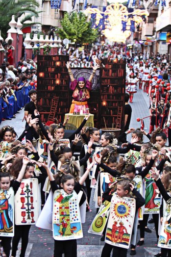 El Desfile Infantil cautiva a un p&uacute;blico entregado