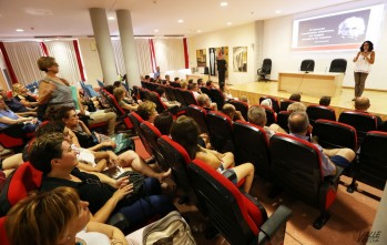 Decenas de aparadoras se muestran interesadas en formar una cooperativa y Elda y Petrer les dan su apoyo