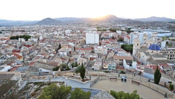 Petrer se mantiene sin listas de espera para acceder a las ayudas sociales