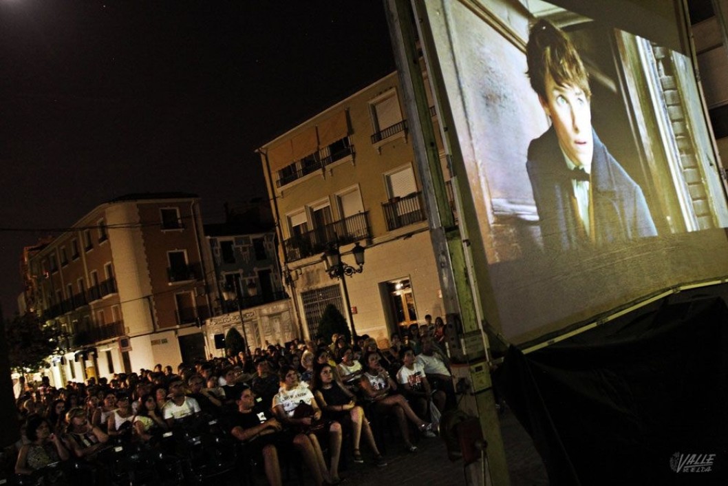 Unas 200 personas asistieron a la primera sesión de "Cine a la fresca" Unas 200 personas asistieron a la primera sesión de "Cine a la fresca"