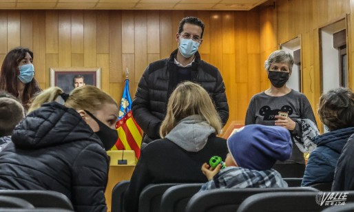 Cinco familias ucranianas llegan a Elda