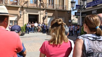Elda guarda cinco minutos en silencio por Barcelona