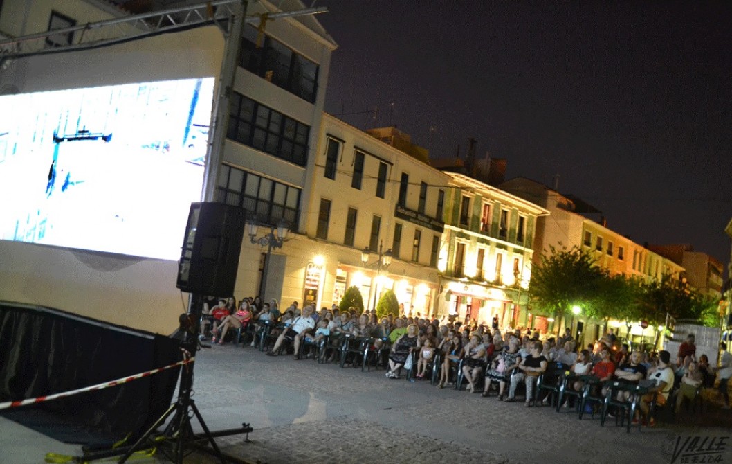 Multitudinaria despedida a las noches de “Cine a la Fresca” Multitudinaria despedida a las noches de “Cine a la Fresca”