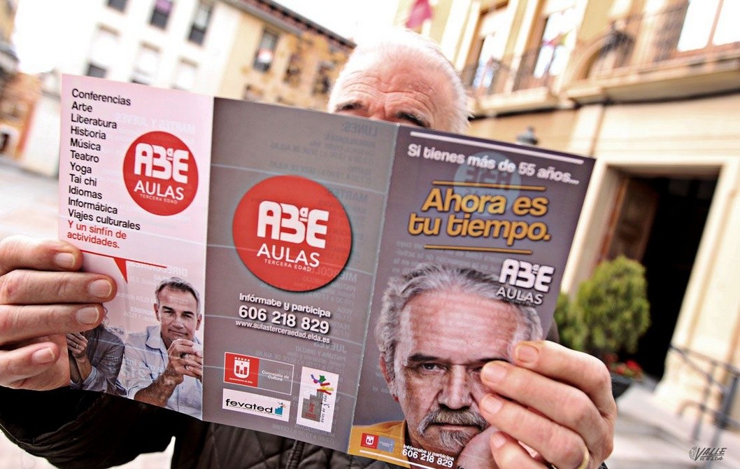 Aulas de la Tercera Edad edita nuevos folletos y cartelería con la programación del curso Aulas de la Tercera Edad edita nuevos folletos y cartelería con la programación del curso
