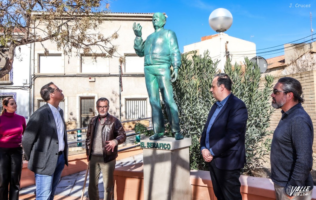 Inauguran la Plaza de la Prosperidad con una escultura dedicada a “El Seráfico” Inauguran la Plaza de la Prosperidad con una escultura dedicada a “El Seráfico”