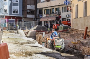 Petrer localiza una prensa de piedra de aceite y tres tinajas del siglo XIX en las excavaciones del Derrocat
