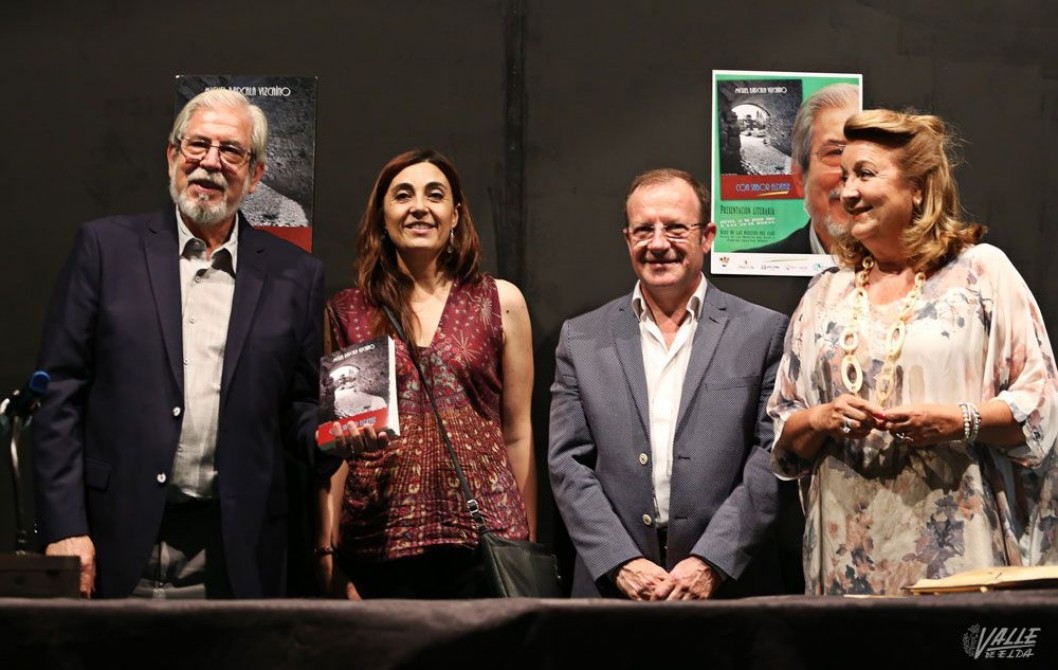Exitosa presentación de "Con sabor eldense", el nuevo libro de Miguel Barcala Exitosa presentación de "Con sabor eldense", el nuevo libro de Miguel Barcala