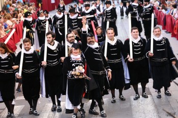 Los Estudiantes celebran su 75 aniversario el s&aacute;bado con un desfile de 400 festeros
