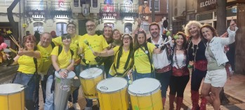 Un grupo de percusi&oacute;n gallego en los Moros y Cristianos