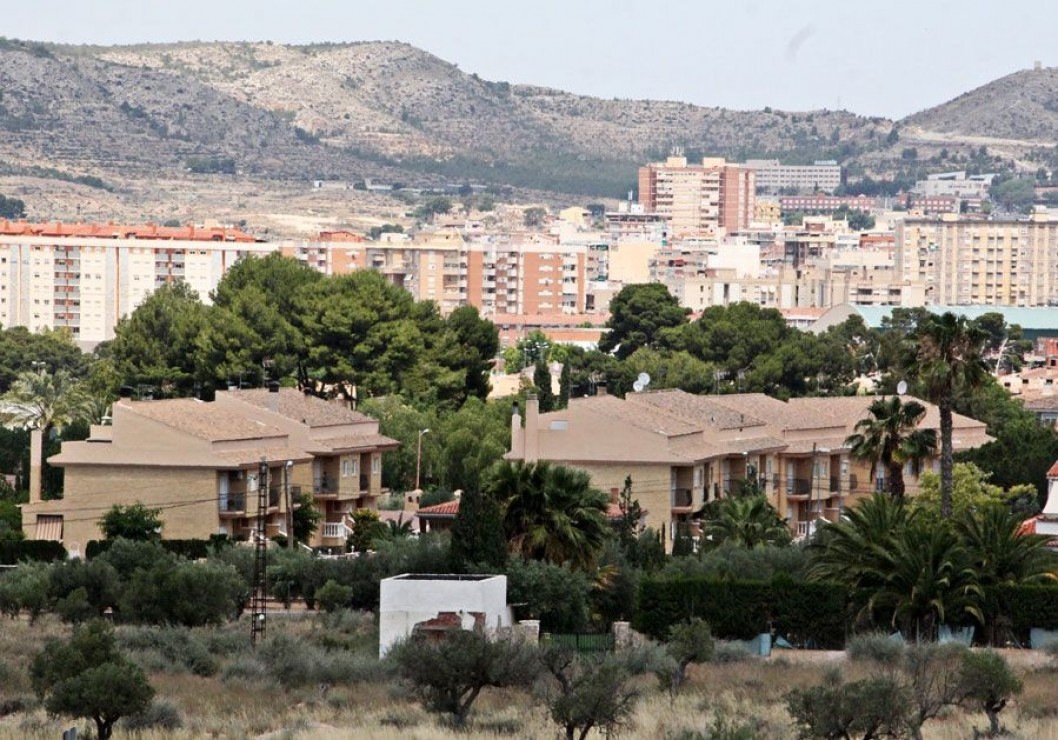 Urbanismo presenta la propuesta de acuerdo del PRI de La Jaud para solucionar un problema tras 20 años Urbanismo presenta la propuesta de acuerdo del PRI de La Jaud para solucionar un problema tras 20 años