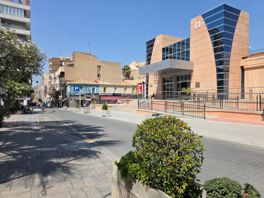 Elda moderniza los aseos del Mercado Central con mejoras en accesibilidad y la creación de una sala de lactancia Elda moderniza los aseos del Mercado Central con mejoras en accesibilidad y la creación de una sala de lactancia