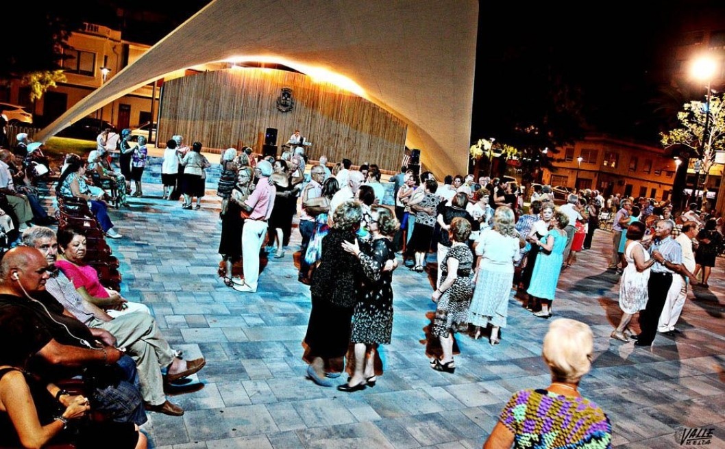 Vuelven los bailes de mayores a la Plaza Castelar Vuelven los bailes de mayores a la Plaza Castelar