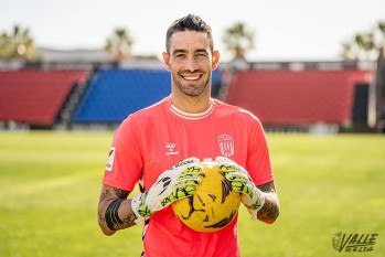 Ian Mackay: "Me gustar&iacute;a renovar porque estoy feliz aqu&iacute;"