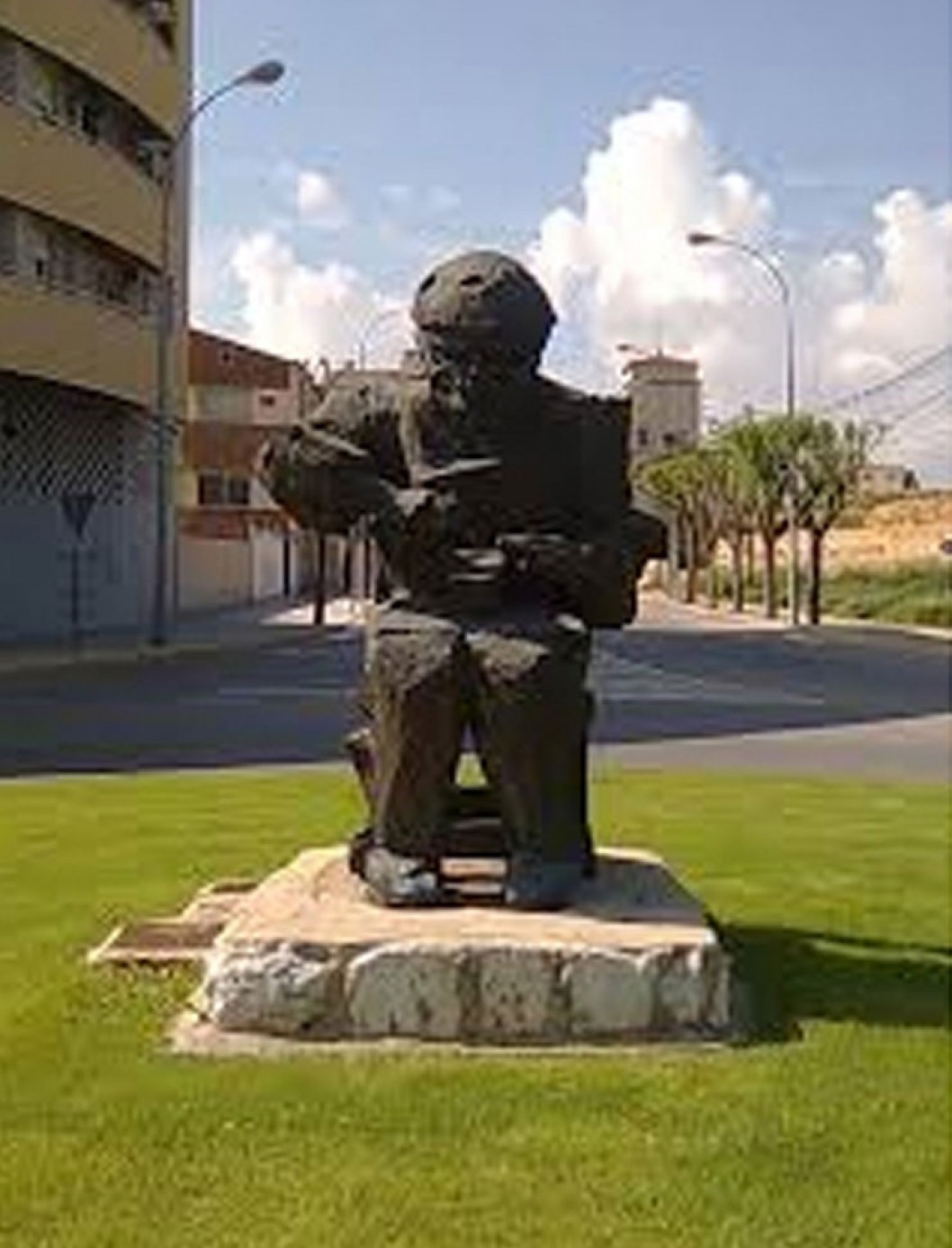 Monumento al zapatero en la ciudad de Almansa Monumento al zapatero en la ciudad de Almansa