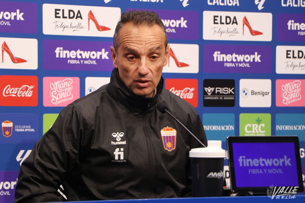 José Luis Oltra: "Seguimos creyendo y vamos a pelear porque solo nos queda ganar" José Luis Oltra: "Seguimos creyendo y vamos a pelear porque solo nos queda ganar"