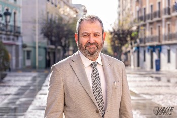Jos&eacute; Joaqu&iacute;n Mart&iacute;nez apuesta por incentivar la literatura desde la Sede Universitaria de la UA en Elda