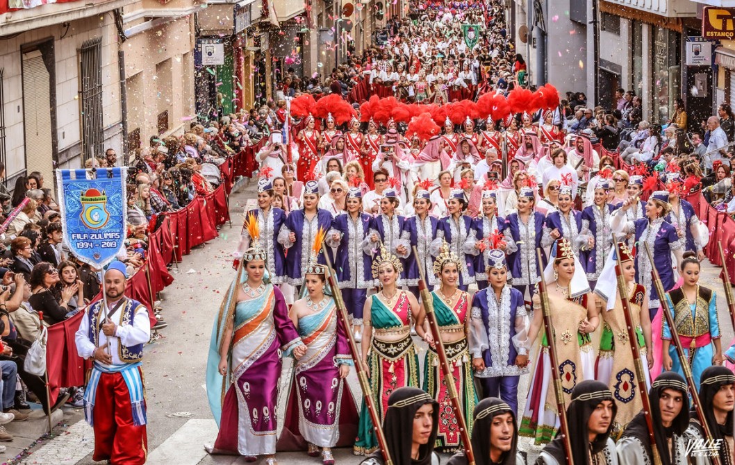 Las fiestas de Moros y Cristianos de Petrer se publicitarán en Alicante y decorarán el barrio de La Frontera Las fiestas de Moros y Cristianos de Petrer se publicitarán en Alicante y decorarán el barrio de La Frontera