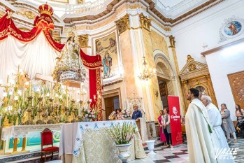 Petrer se congrega para una multitudinaria Ofrenda de flores en honor a su patrona
