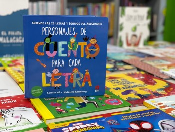 "Personajes de cuento para cada letra" de Carmen Gil con ilustraciones de Natascha Rosenberg