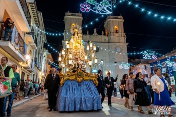 Devoci&oacute;n por la Virgen del Remedio en su d&iacute;a grande en Petrer