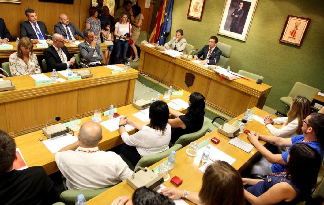 El PP de Petrer acusa al equipo de gobierno de falta de transparencia El PP de Petrer acusa al equipo de gobierno de falta de transparencia