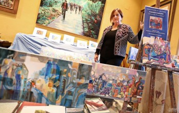 La artista eldense Carmen Casta&ntilde;o muestra su &uacute;ltima obra en el Museo del Calzado