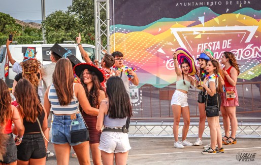 Cientos de j&oacute;venes acudieron a la fiesta de la graduaci&oacute;n