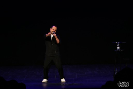 &Aacute;ngel Mart&iacute;n puso en pie al Teatro Castelar con su mon&oacute;logo "Nuevo material"